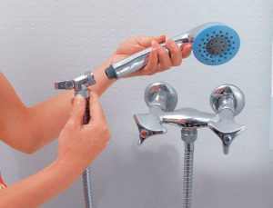 comment changer son flexible de douche